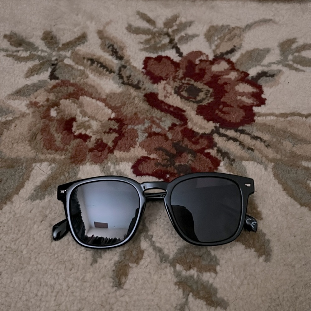 Black shades sunglasses - Picture 3 of 3
